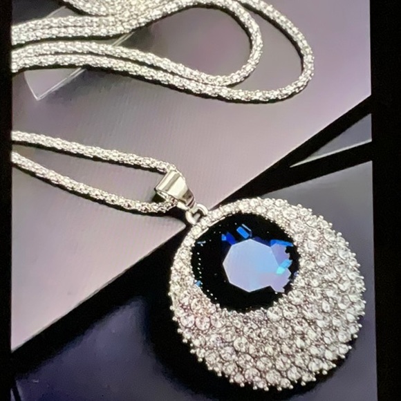 Jewelry - Brand new dazzling dark blue and white rhinestone pendant, with chain